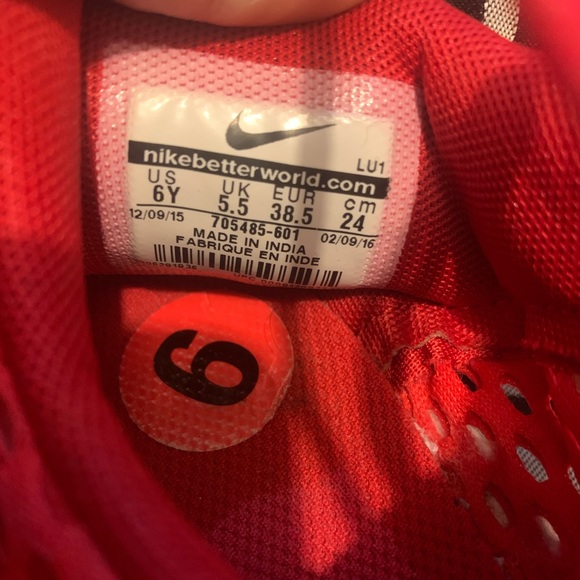 NIKE RED RUNNING SHOE size 6y ( womens 7/8 ) - Picture 3 of 3